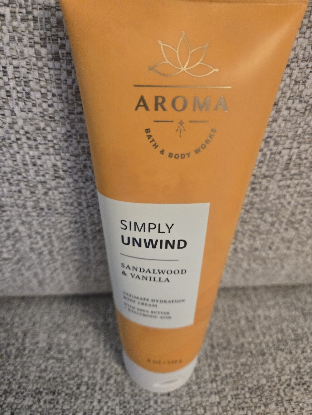 Bath & Body Works Simply Unwind Sandalwood & Vanilla Body Cream - Orange